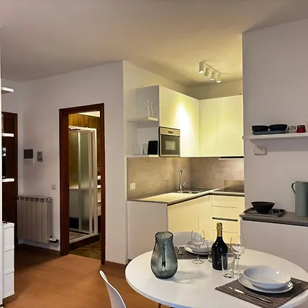 Riva&lago - Larihome A90 Apartment